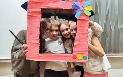 UČENICI 2.D PRODUŽENOG BORAVKA OBILJEŽILI SVJETSKI DAN DJECE I SVJETSKI DAN TELEVIZIJE